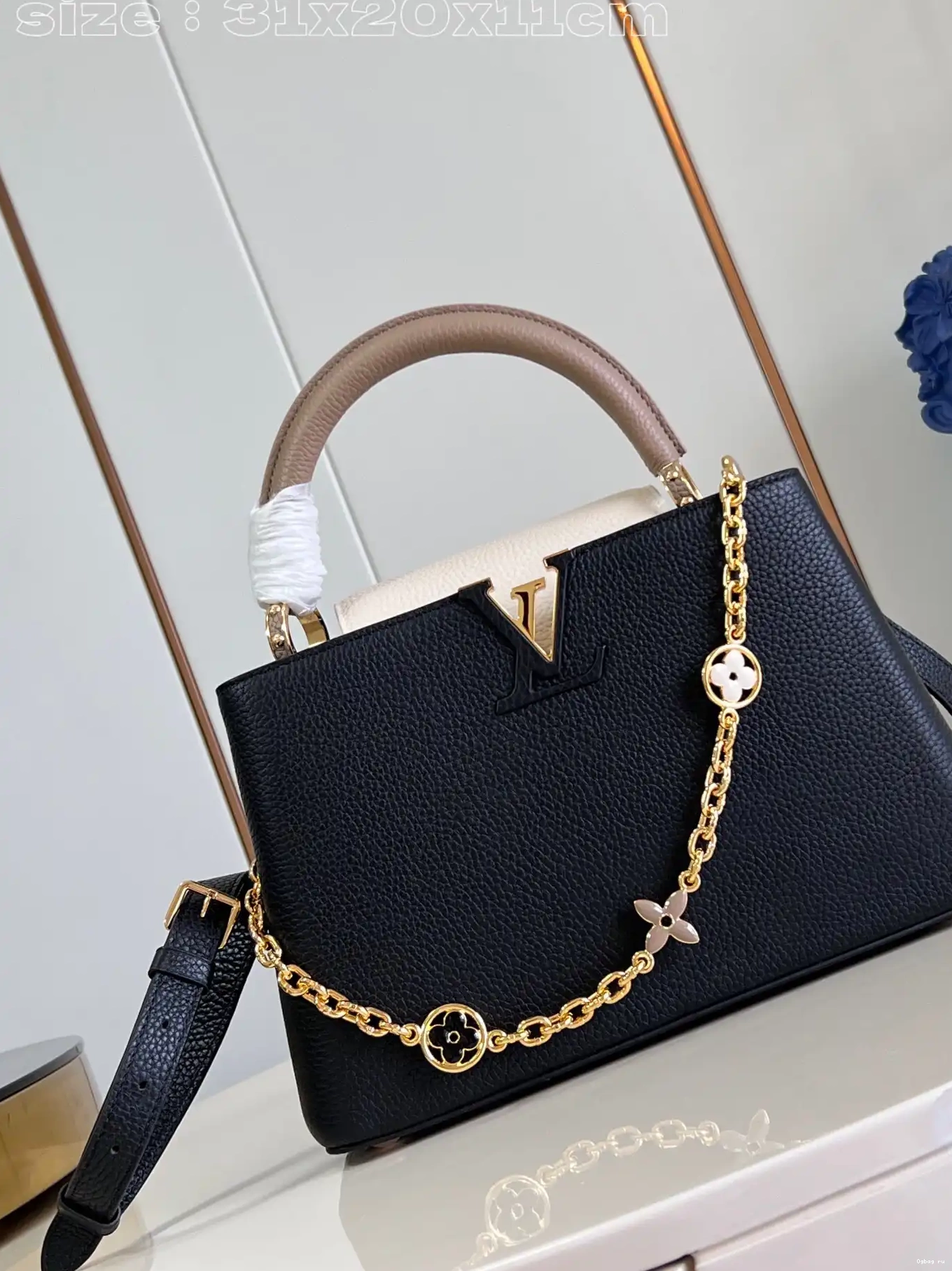 VUITTON LOUIS CAPUCINES BB-31.5*20*11CM 0509